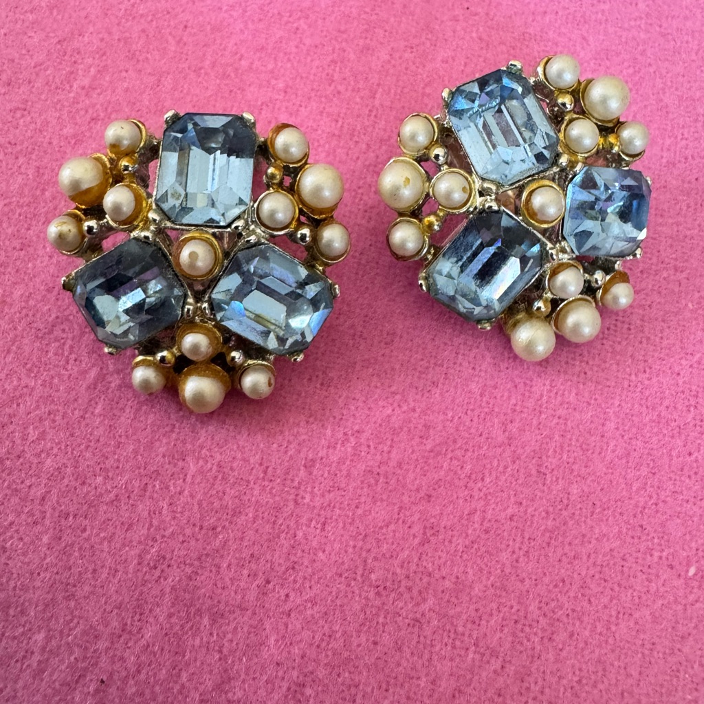 Vintage Charel Silver Tone Blue Rhinestone Stone W Faux Pearls Clip On Earrings